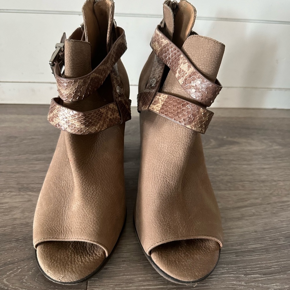 Arturo Chiang peep toe booties